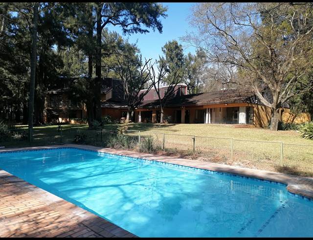 10 BEDROOM FREESTANDING TO LET IN EQUESTRIA